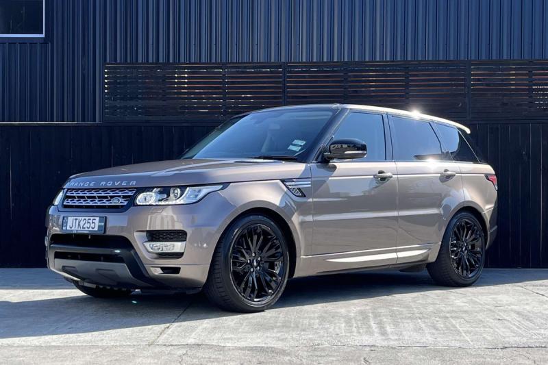 Range Rover Sport ; touring in style.